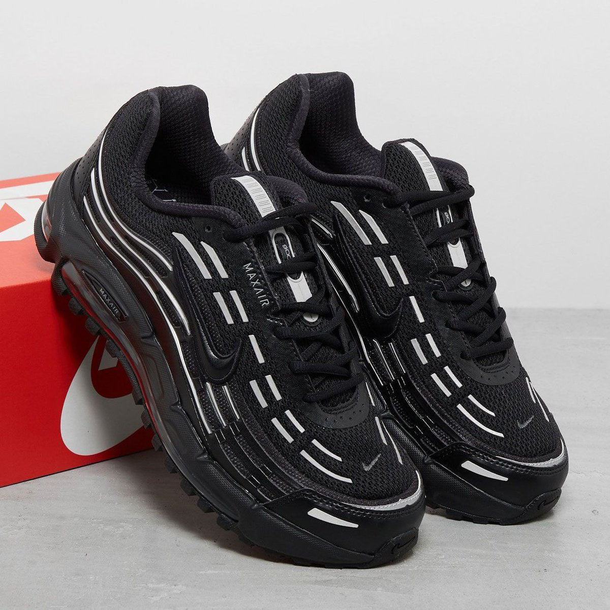 Nike Men's Air Max 95 - Black and White