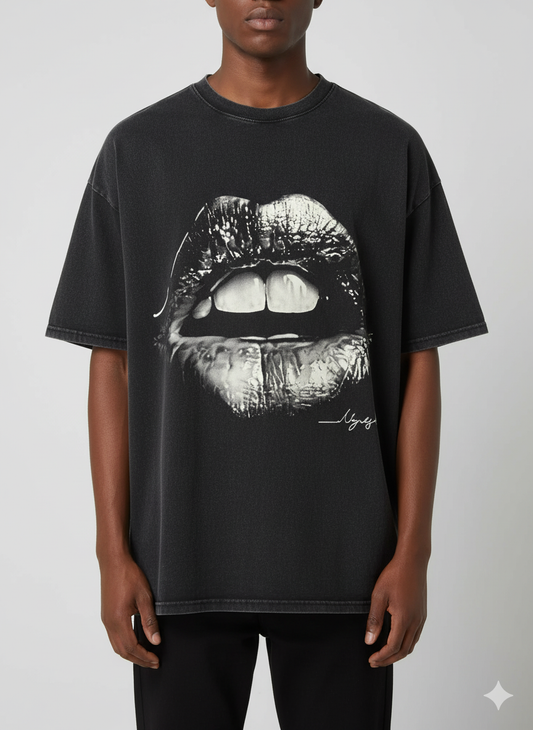 Silhouette Graphic Oversized T-Shirt (Lips)