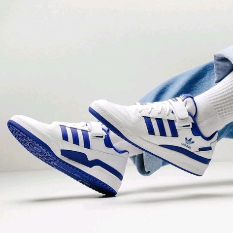 Adidas Forum Low Blue and White worn on feet, emphasizing its vintage basketball aesthetic, comfortable fit, and everyday versatility.