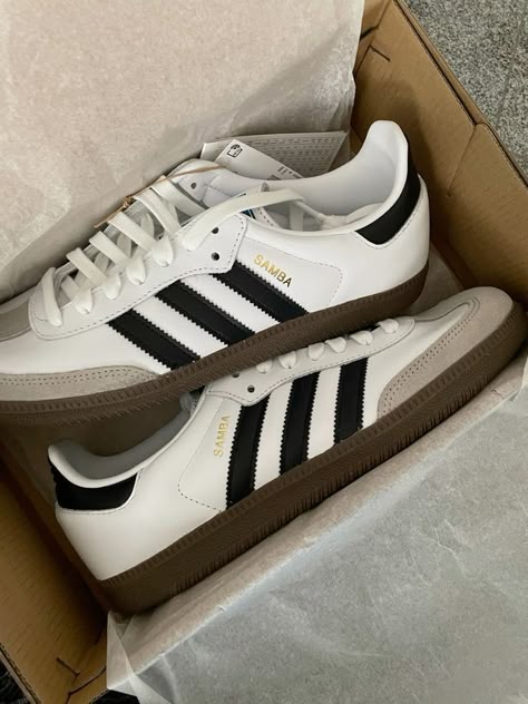 Side profile of the Adidas Samba OG Black and White, highlighting its signature Three Stripes, gum sole, and sleek low-top silhouette.