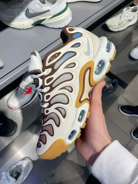Air Max Plus Drift Cream (Phantom/Cacao Wow) worn on feet, emphasizing its premium materials, comfort, and stylish everyday wearability.