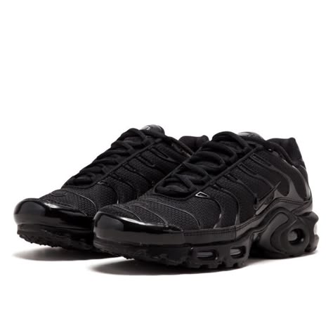 Close-up of the Nike Air Max Plus Black, showcasing its sleek all-black upper, mesh detailing, and iconic wavy overlays.