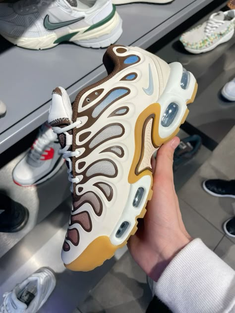 Air Max Plus Drift Cream (Phantom/Cacao Wow) worn on feet, emphasizing its premium materials, comfort, and stylish everyday wearability.

