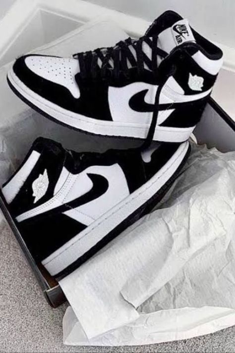 Side profile of the Jordan 1 Retro High '85 OG Black and White, highlighting its bold two-tone colorway, Nike Swoosh, and Air Jordan Wings logo.

