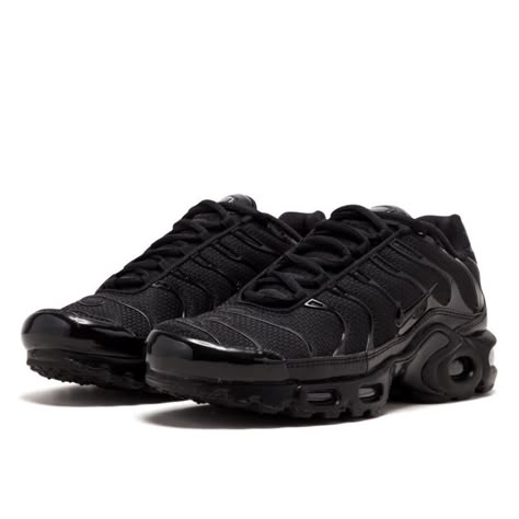 Close-up of the Nike Air Max Plus Black, showcasing its sleek all-black upper, mesh detailing, and iconic wavy overlays.

